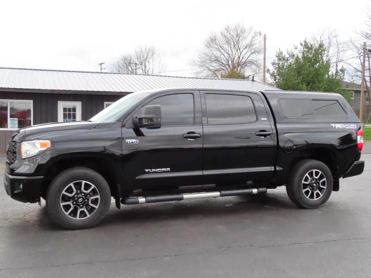 Toyota Tundra 4WD Truck CrewMax 5.7L FFV V8 6-Spd AT SR5 (Natl) 2016