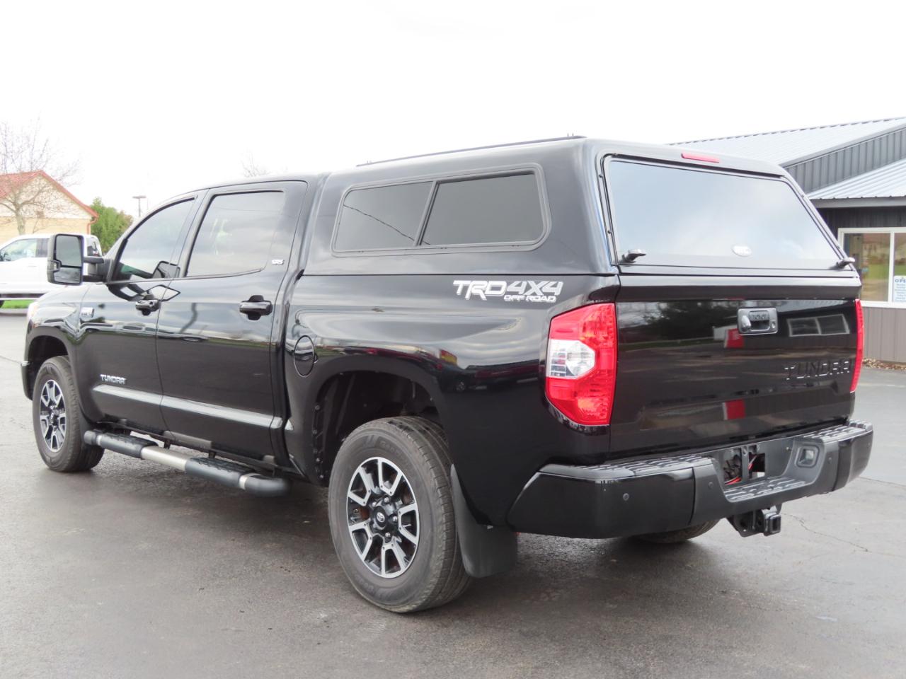 Toyota Tundra 4WD Truck CrewMax 5.7L FFV V8 6-Spd AT SR5 (Natl) 2016