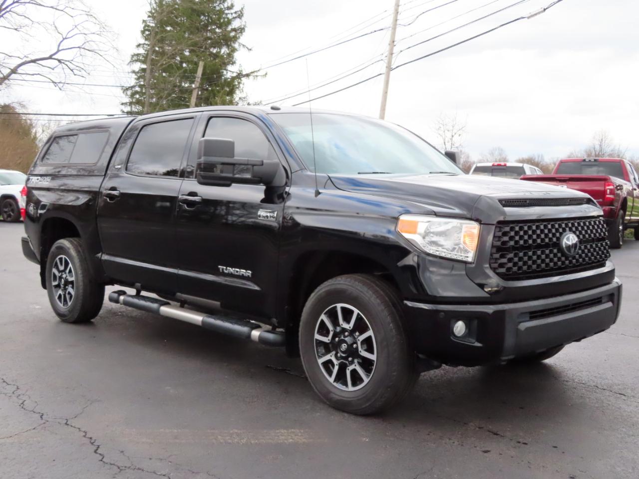 Toyota Tundra 4WD Truck CrewMax 5.7L FFV V8 6-Spd AT SR5 (Natl) 2016