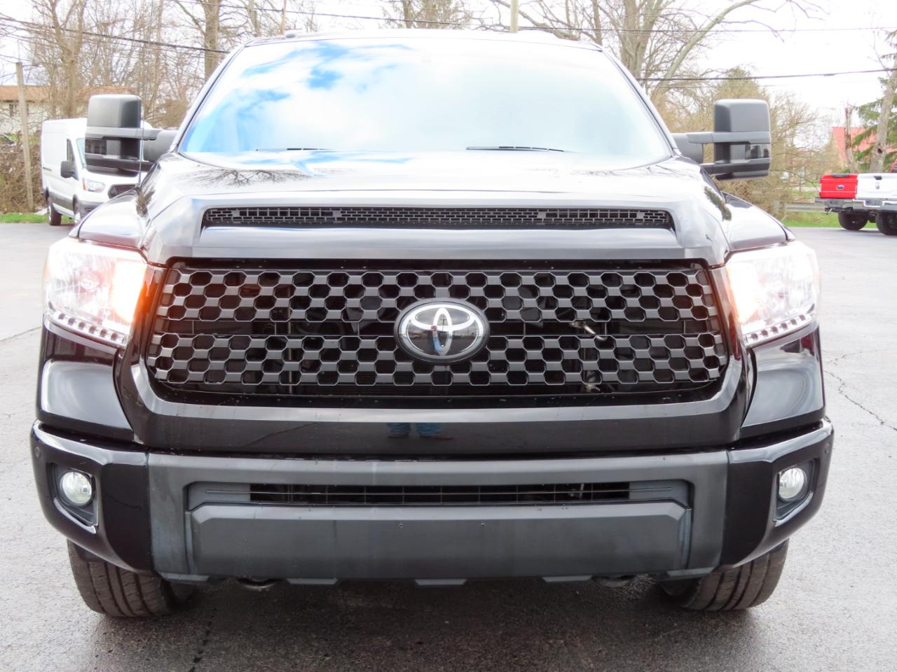 Toyota Tundra 4WD Truck CrewMax 5.7L FFV V8 6-Spd AT SR5 (Natl) 2016