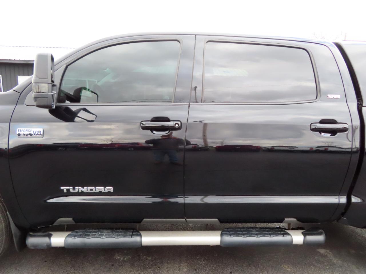 Toyota Tundra 4WD Truck CrewMax 5.7L FFV V8 6-Spd AT SR5 (Natl) 2016