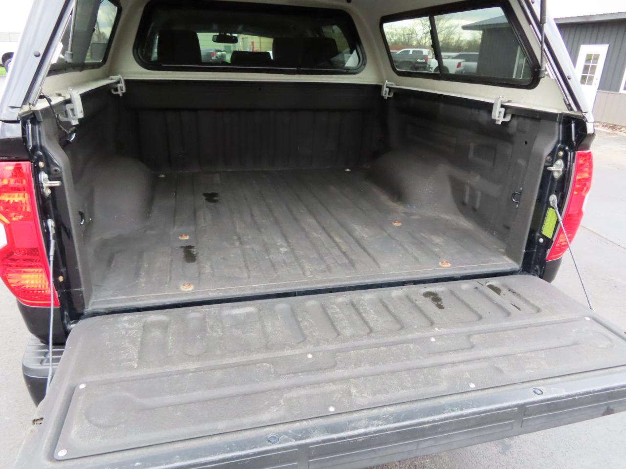 Toyota Tundra 4WD Truck CrewMax 5.7L FFV V8 6-Spd AT SR5 (Natl) 2016