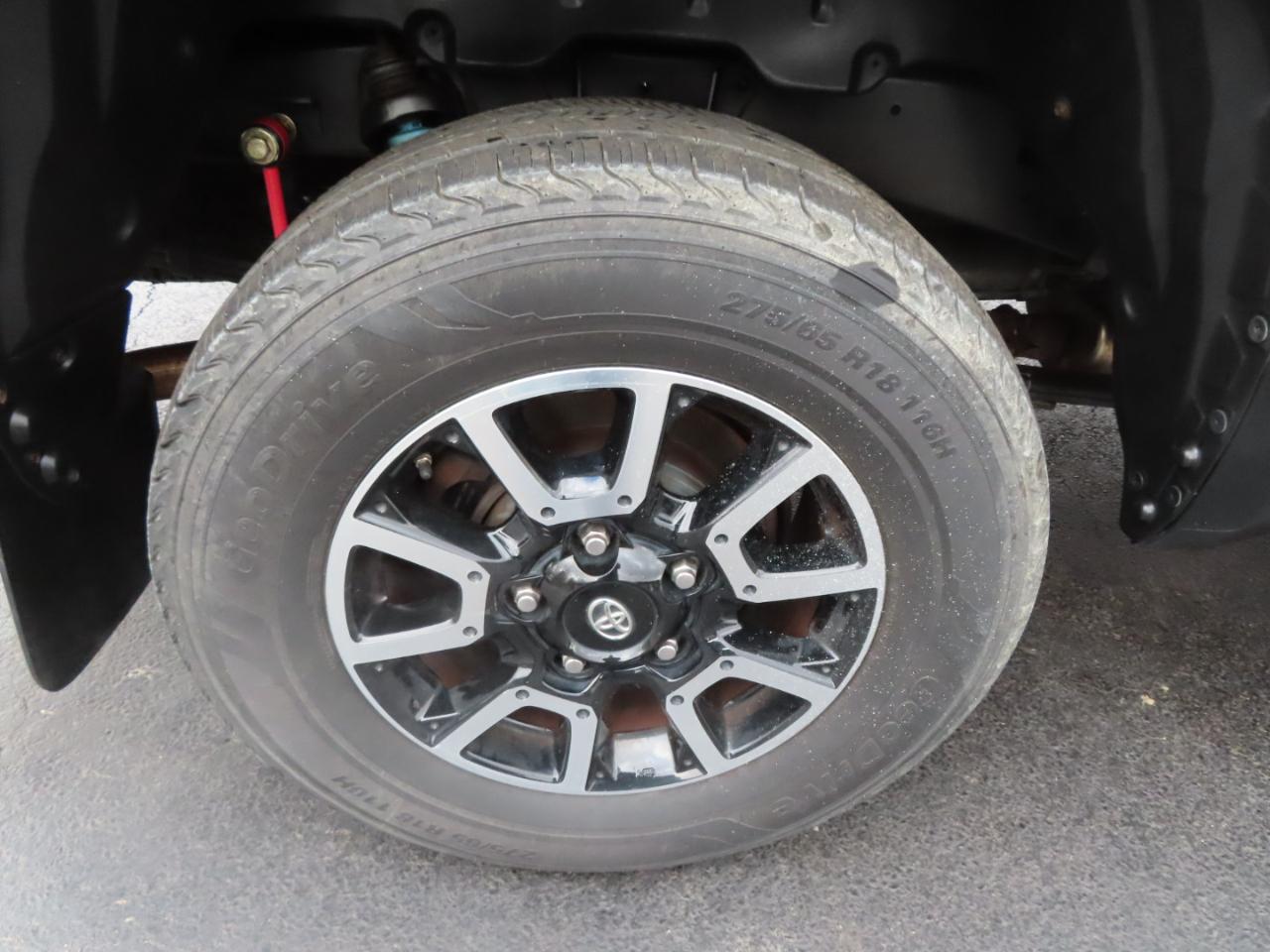 Toyota Tundra 4WD Truck CrewMax 5.7L FFV V8 6-Spd AT SR5 (Natl) 2016