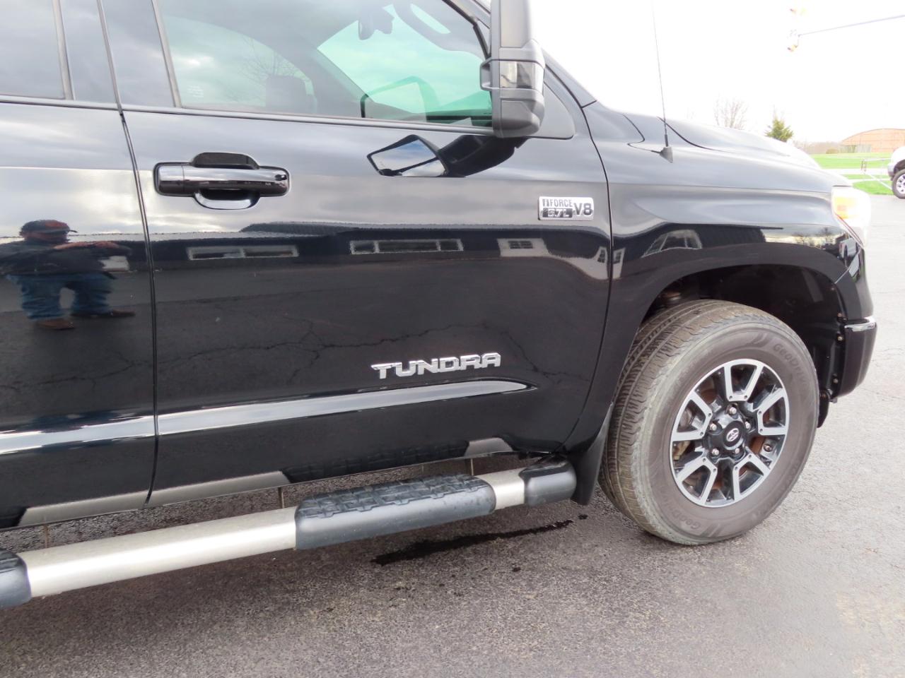 Toyota Tundra 4WD Truck CrewMax 5.7L FFV V8 6-Spd AT SR5 (Natl) 2016