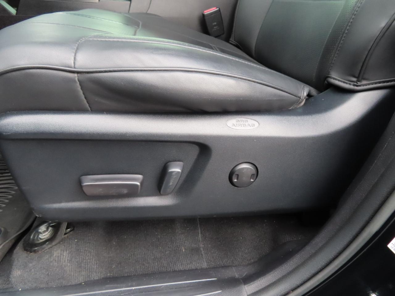 Toyota Tundra 4WD Truck CrewMax 5.7L FFV V8 6-Spd AT SR5 (Natl) 2016