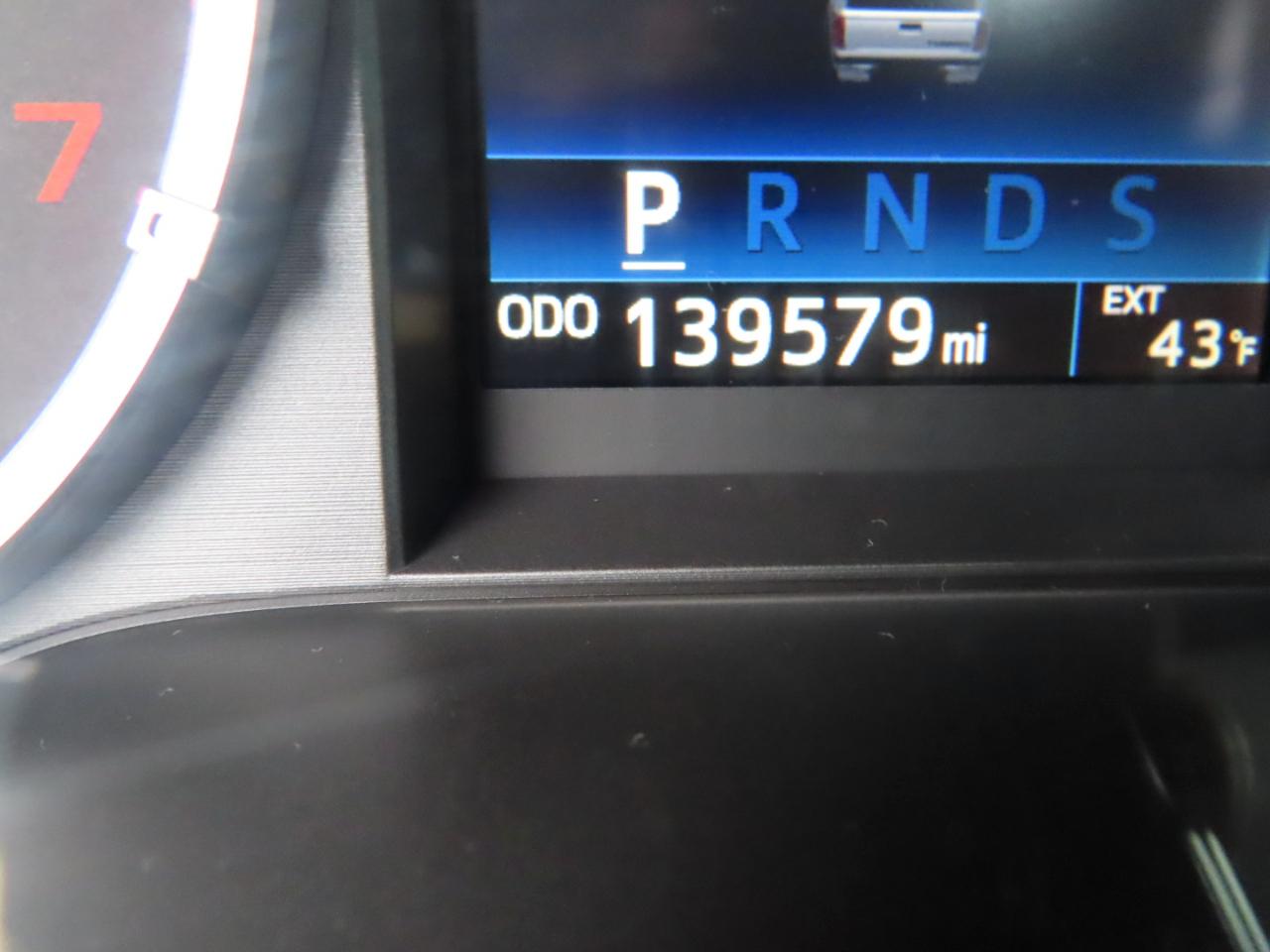 Toyota Tundra 4WD Truck CrewMax 5.7L FFV V8 6-Spd AT SR5 (Natl) 2016