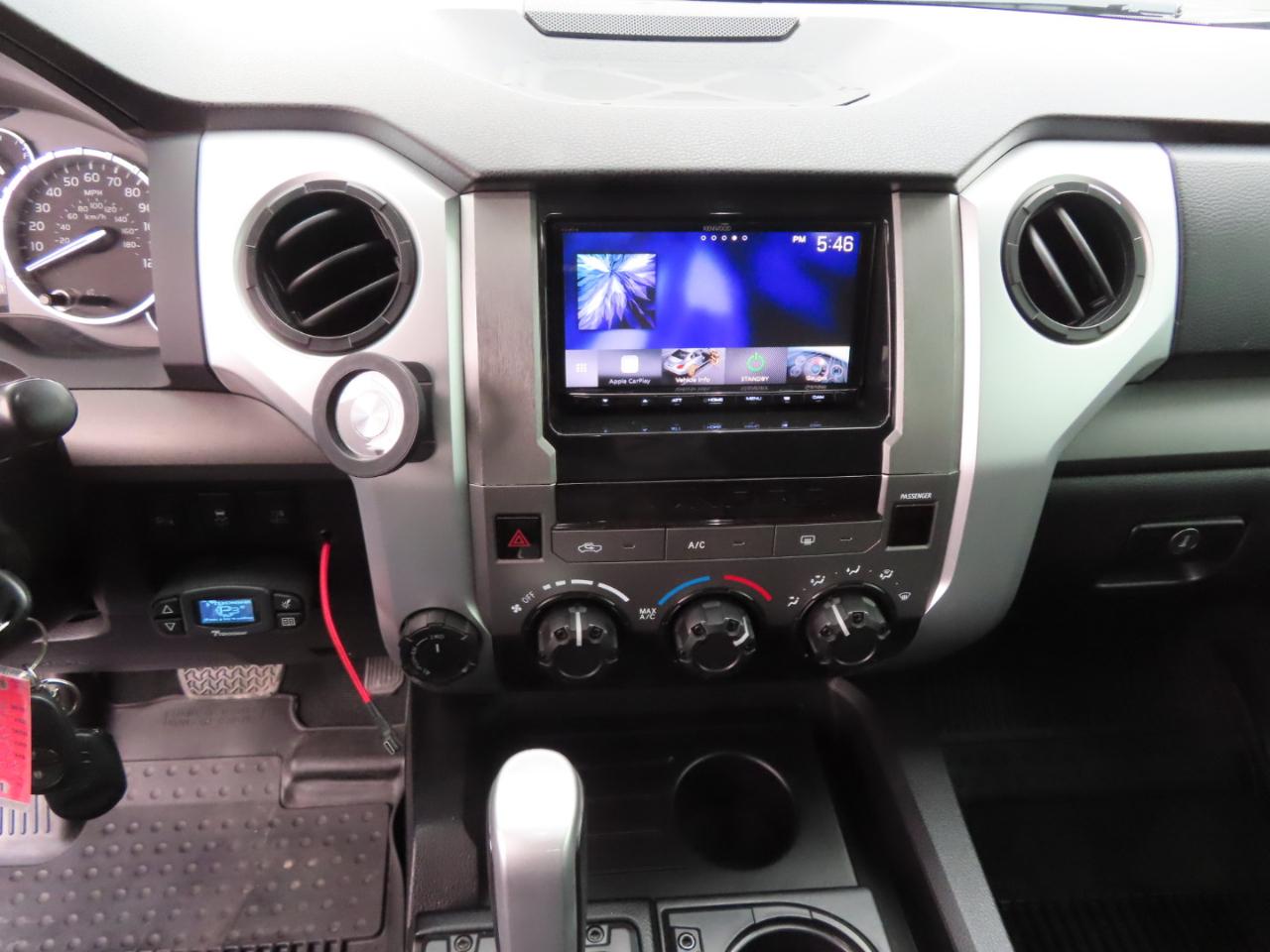 Toyota Tundra 4WD Truck CrewMax 5.7L FFV V8 6-Spd AT SR5 (Natl) 2016