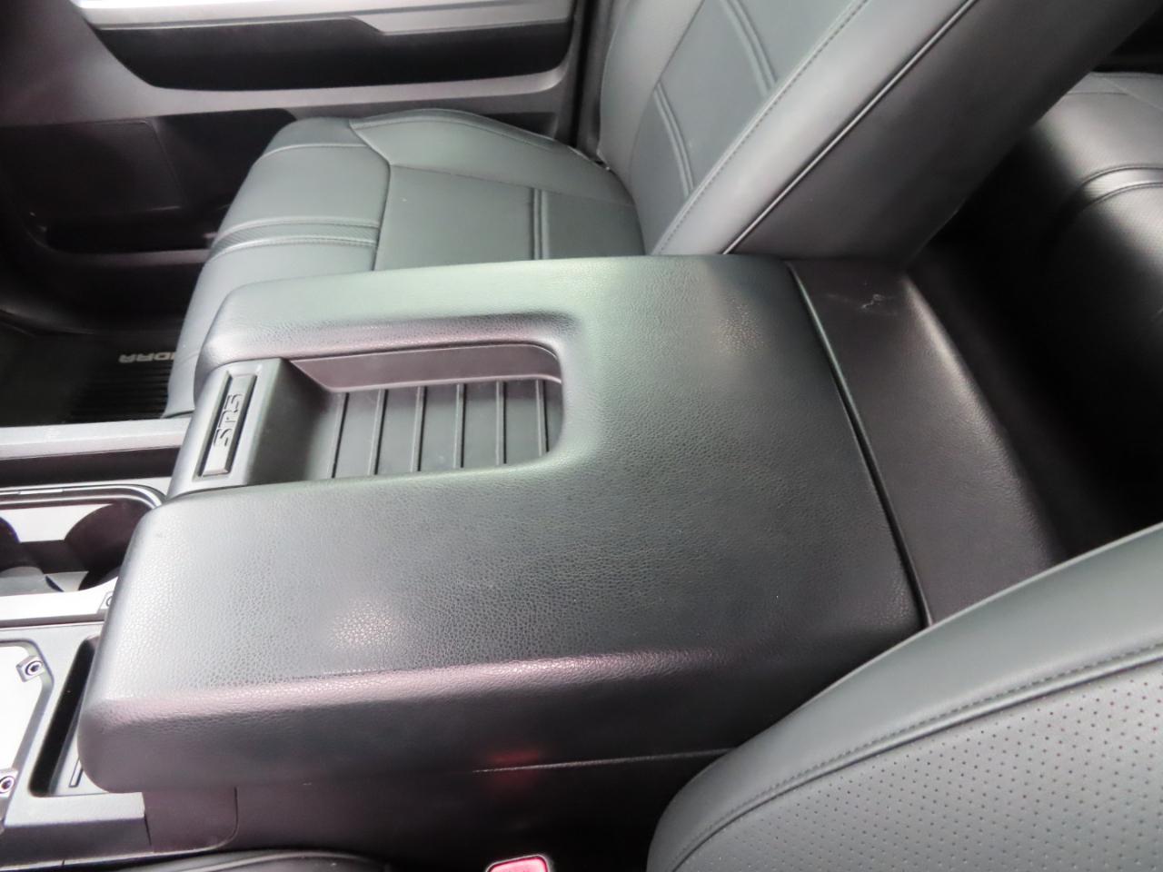 Toyota Tundra 4WD Truck CrewMax 5.7L FFV V8 6-Spd AT SR5 (Natl) 2016