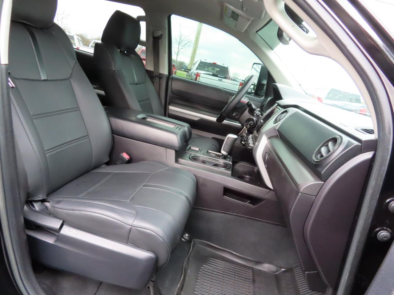 Toyota Tundra 4WD Truck CrewMax 5.7L FFV V8 6-Spd AT SR5 (Natl) 2016