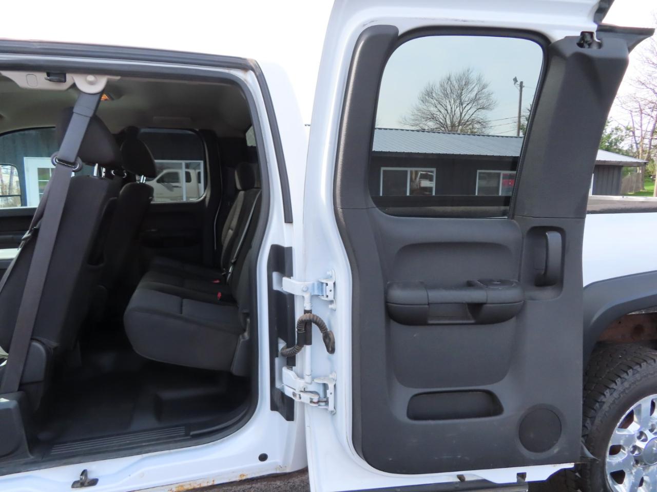 Chevrolet Silverado 2500HD 4WD Ext Cab 158.2" LT 2012