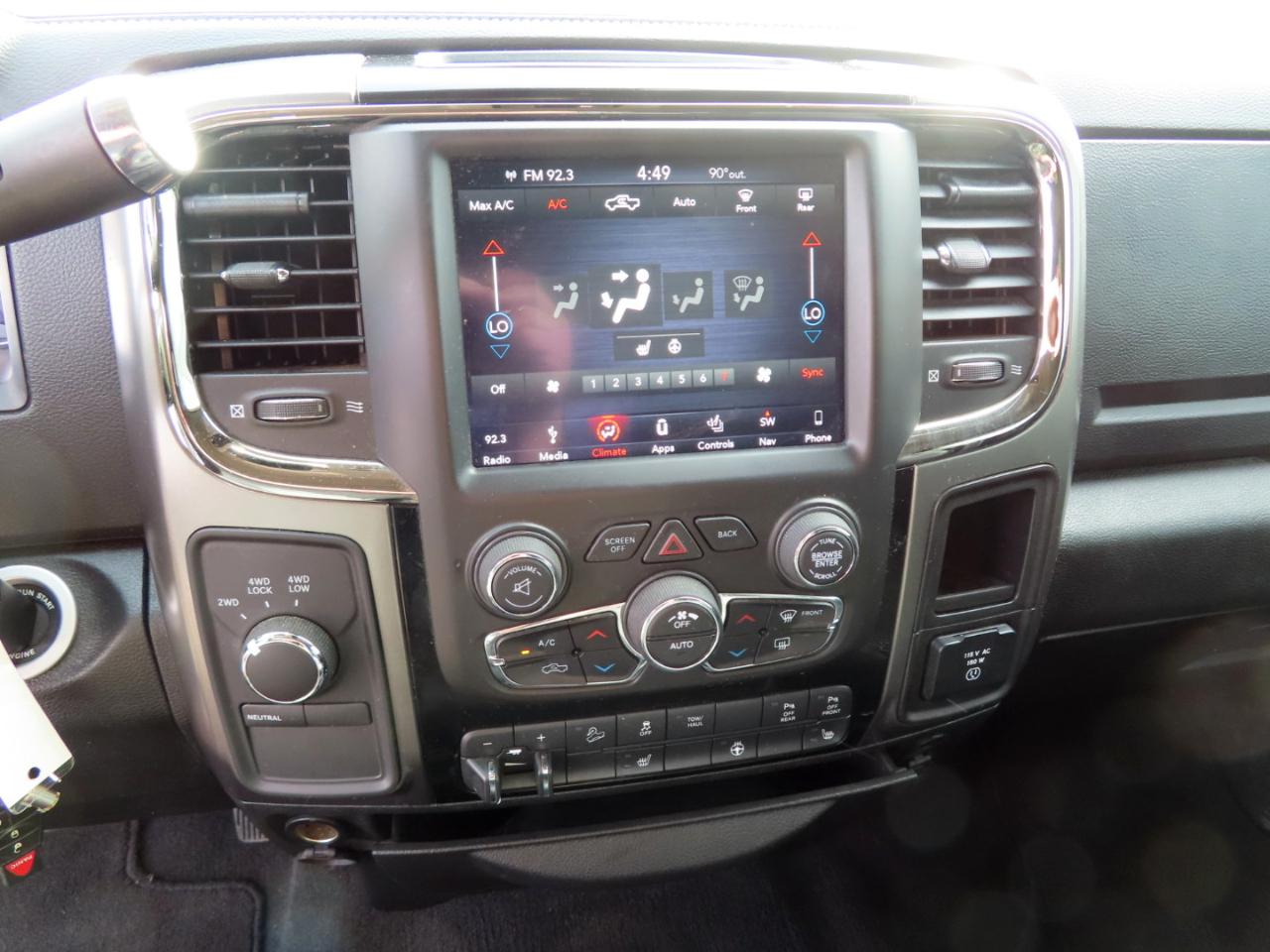 RAM 2500 Big Horn 4x4 Mega Cab 6'4" Box 2018