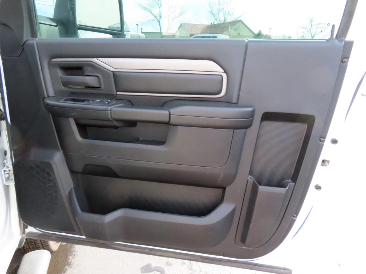 RAM 3500 Chassis Cab Tradesman 4WD Reg Cab 84" CA 167.5" WB 2024