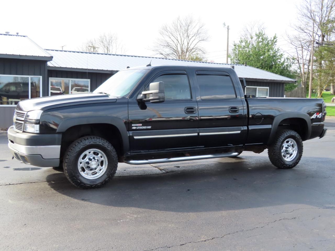 Chevrolet Silverado 2500HD Crew Cab 153" WB 4WD LT 2005