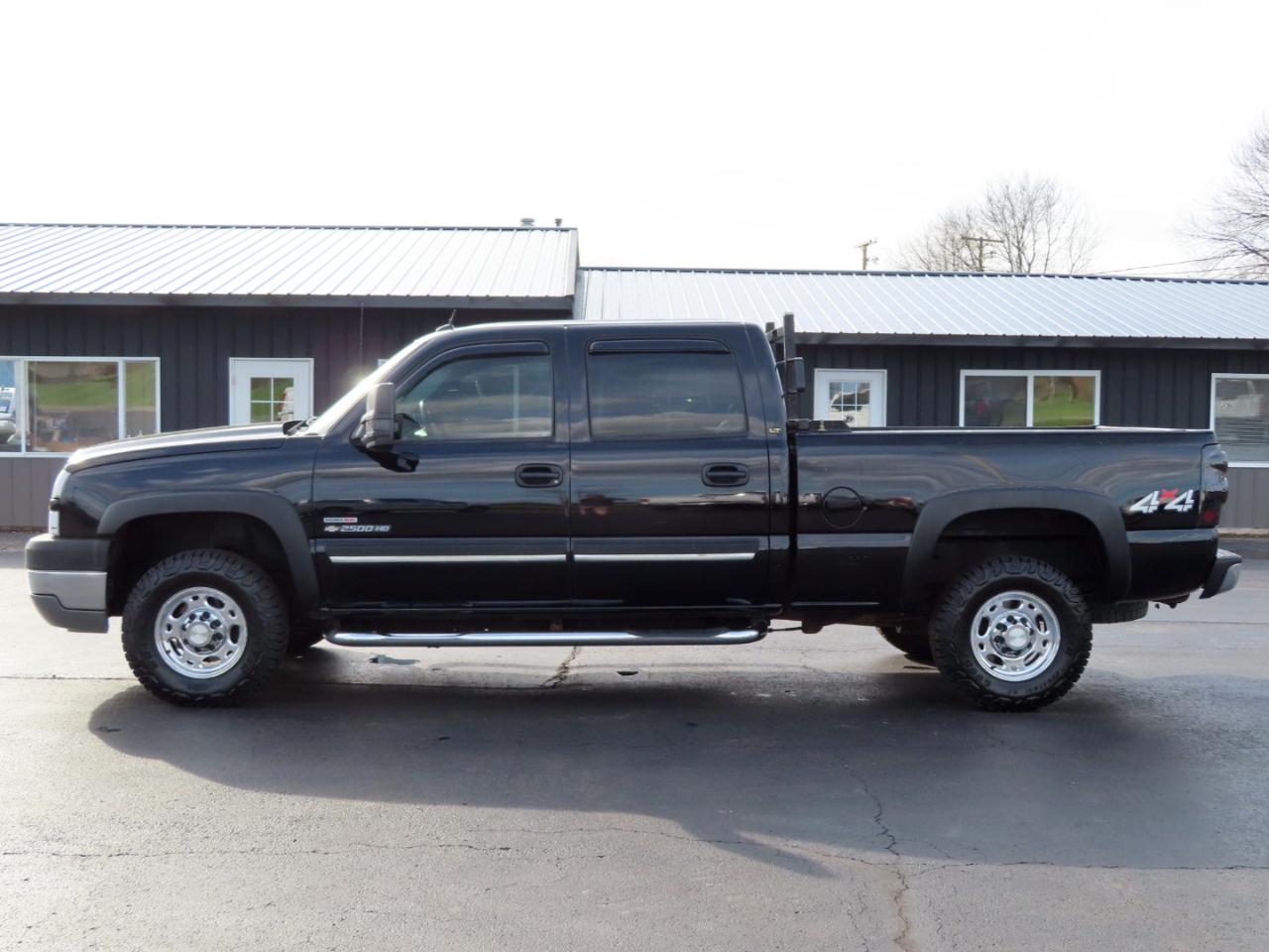 Chevrolet Silverado 2500HD Crew Cab 153" WB 4WD LT 2005