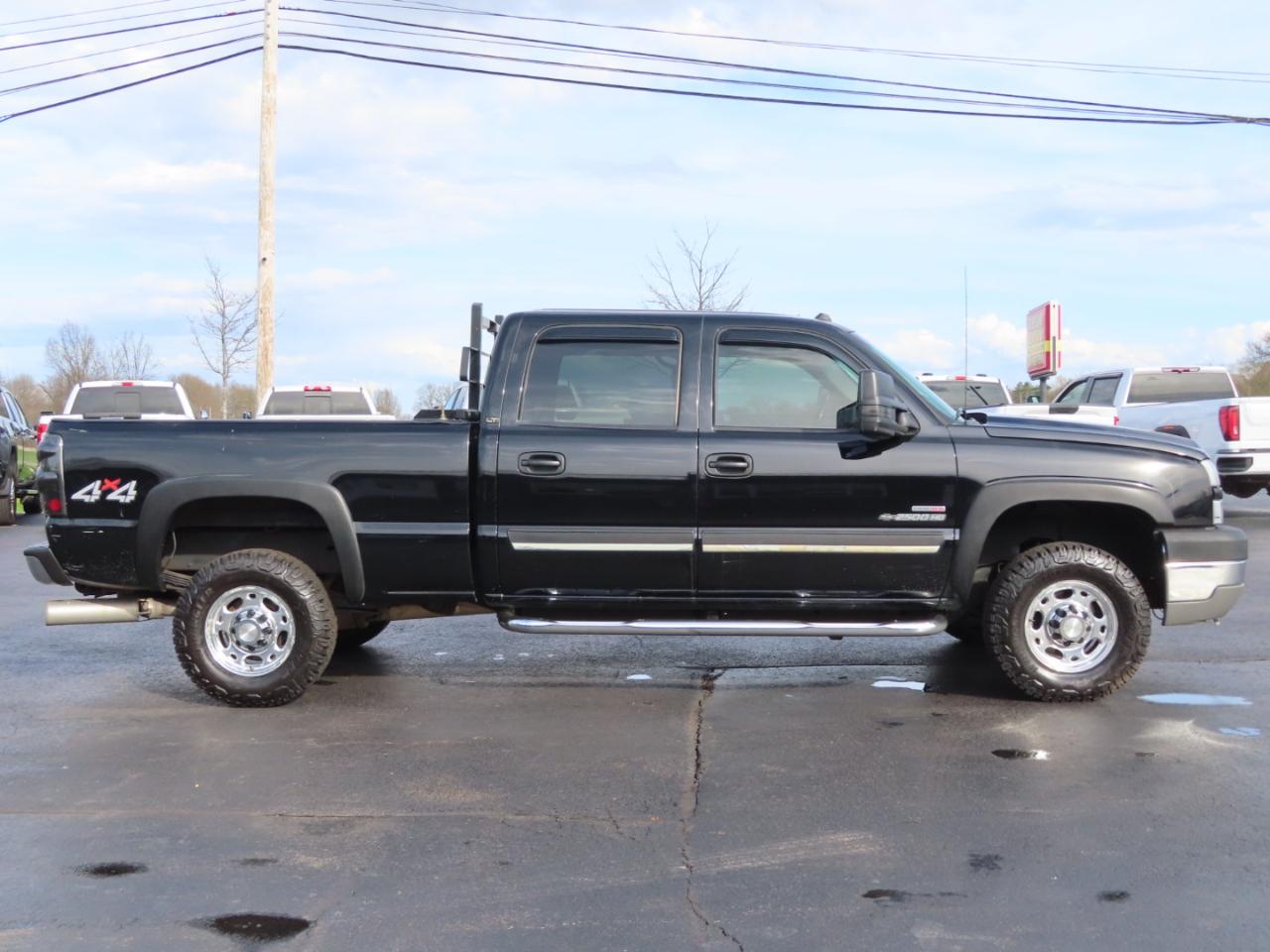 Chevrolet Silverado 2500HD Crew Cab 153" WB 4WD LT 2005