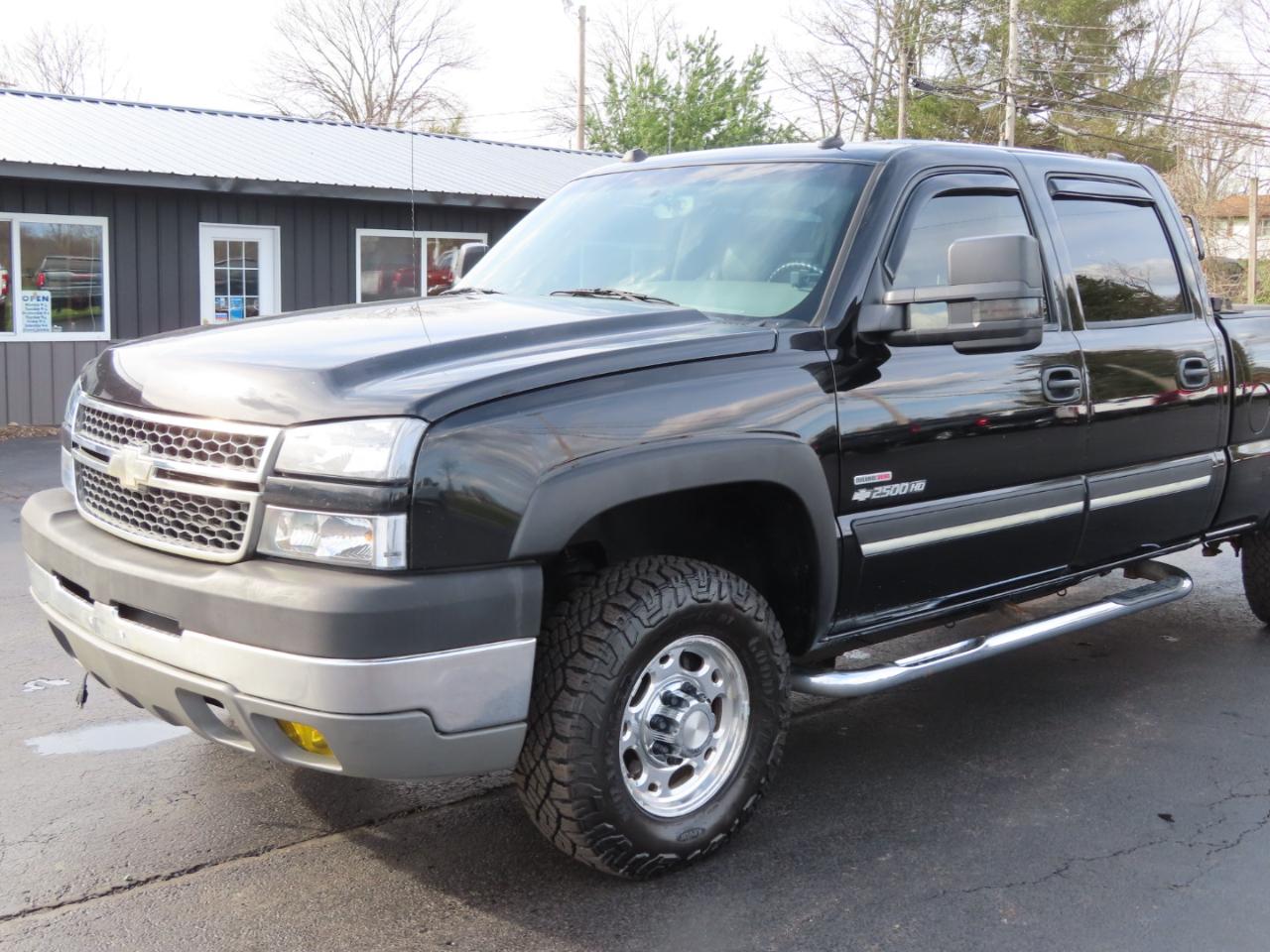Chevrolet Silverado 2500HD Crew Cab 153" WB 4WD LT 2005