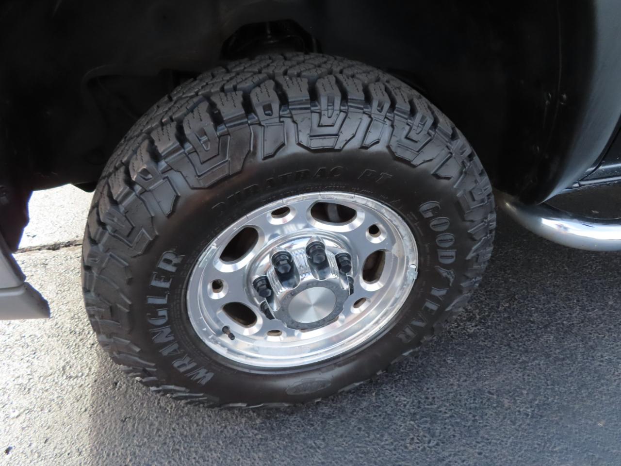 Chevrolet Silverado 2500HD Crew Cab 153" WB 4WD LT 2005