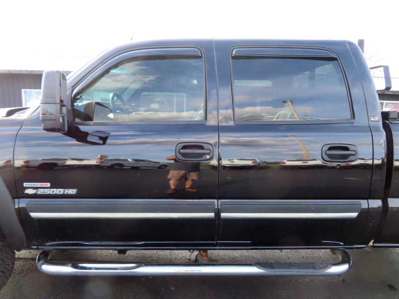 Chevrolet Silverado 2500HD Crew Cab 153" WB 4WD LT 2005