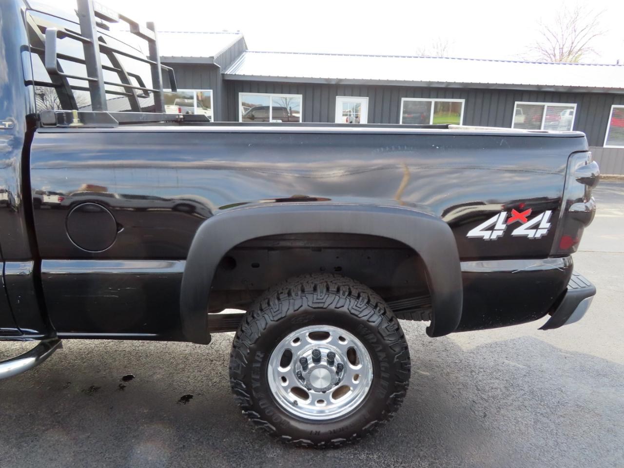 Chevrolet Silverado 2500HD Crew Cab 153" WB 4WD LT 2005