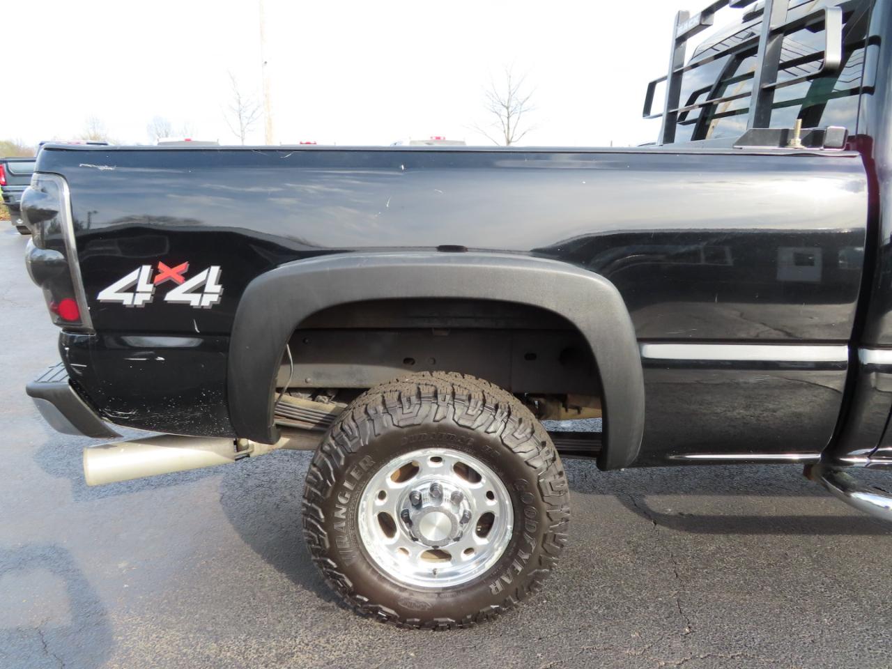 Chevrolet Silverado 2500HD Crew Cab 153" WB 4WD LT 2005