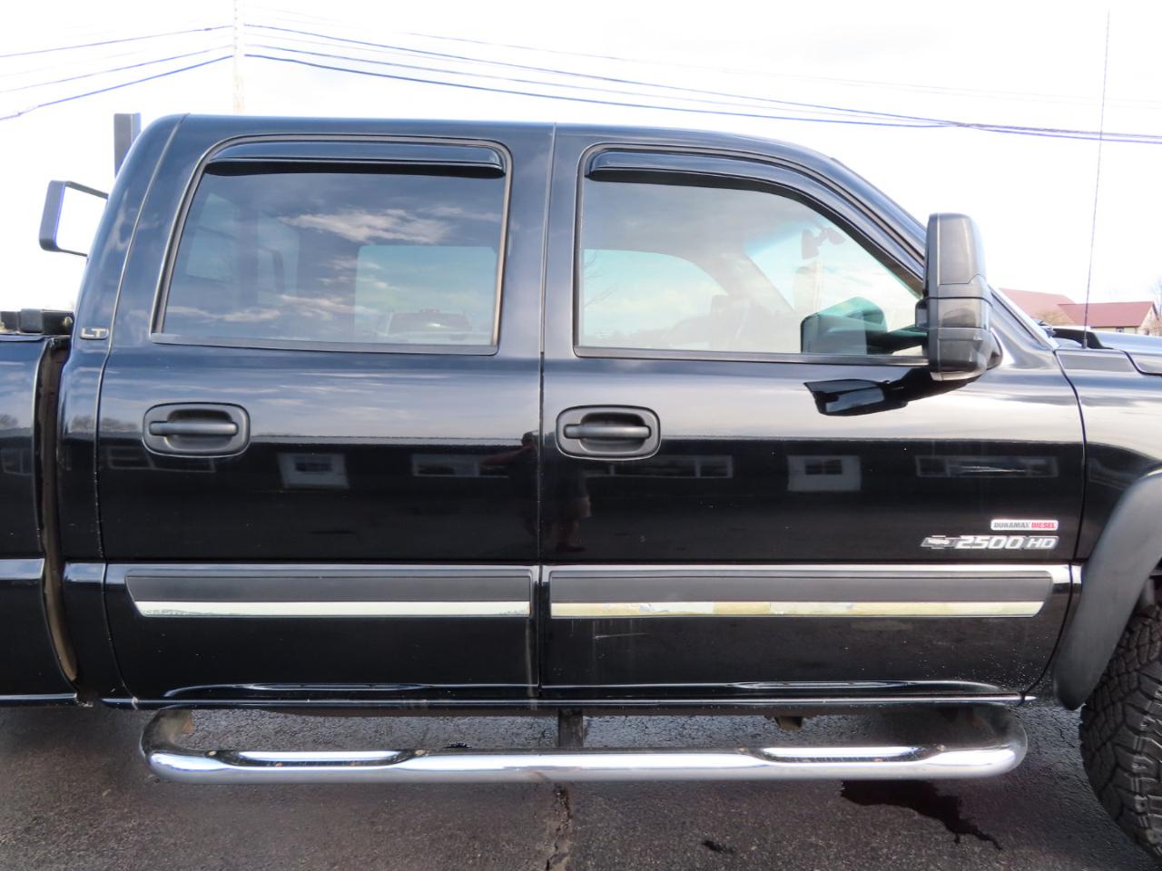 Chevrolet Silverado 2500HD Crew Cab 153" WB 4WD LT 2005