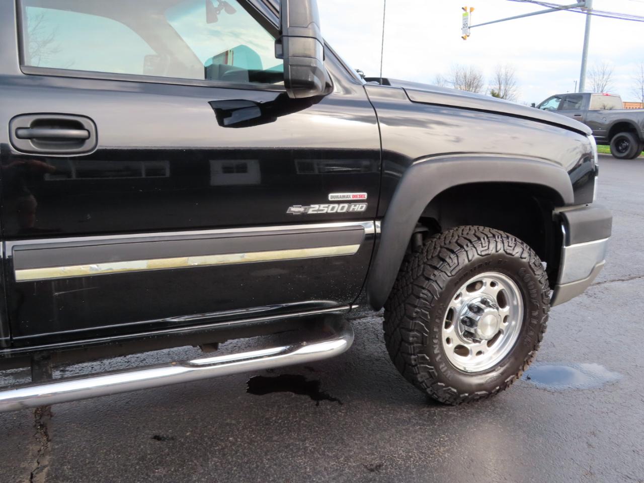 Chevrolet Silverado 2500HD Crew Cab 153" WB 4WD LT 2005