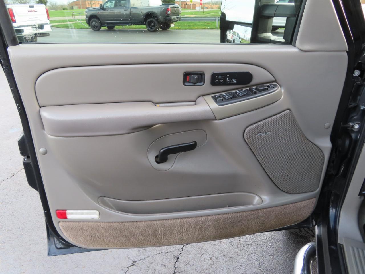 Chevrolet Silverado 2500HD Crew Cab 153" WB 4WD LT 2005