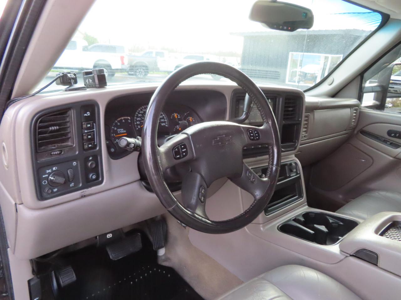 Chevrolet Silverado 2500HD Crew Cab 153" WB 4WD LT 2005