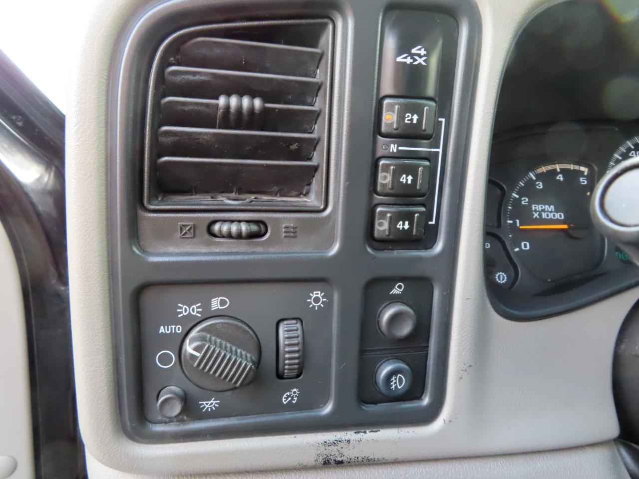 Chevrolet Silverado 2500HD Crew Cab 153" WB 4WD LT 2005