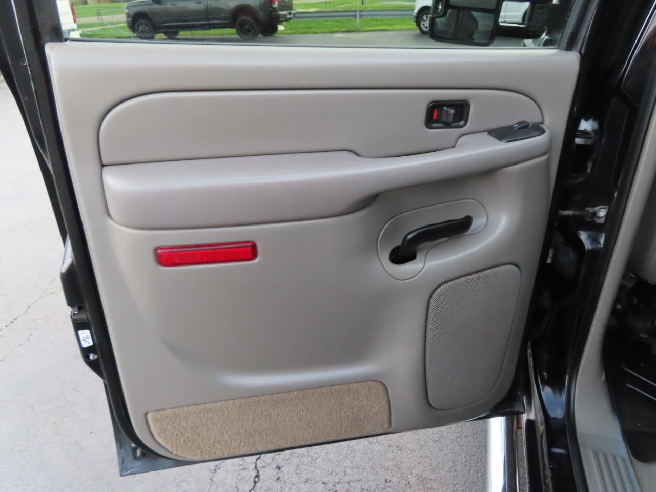 Chevrolet Silverado 2500HD Crew Cab 153" WB 4WD LT 2005