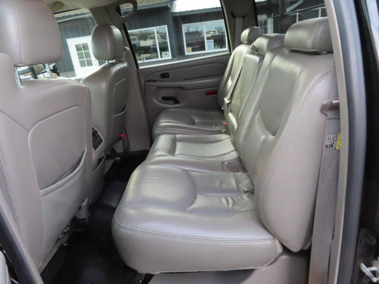 Chevrolet Silverado 2500HD Crew Cab 153" WB 4WD LT 2005