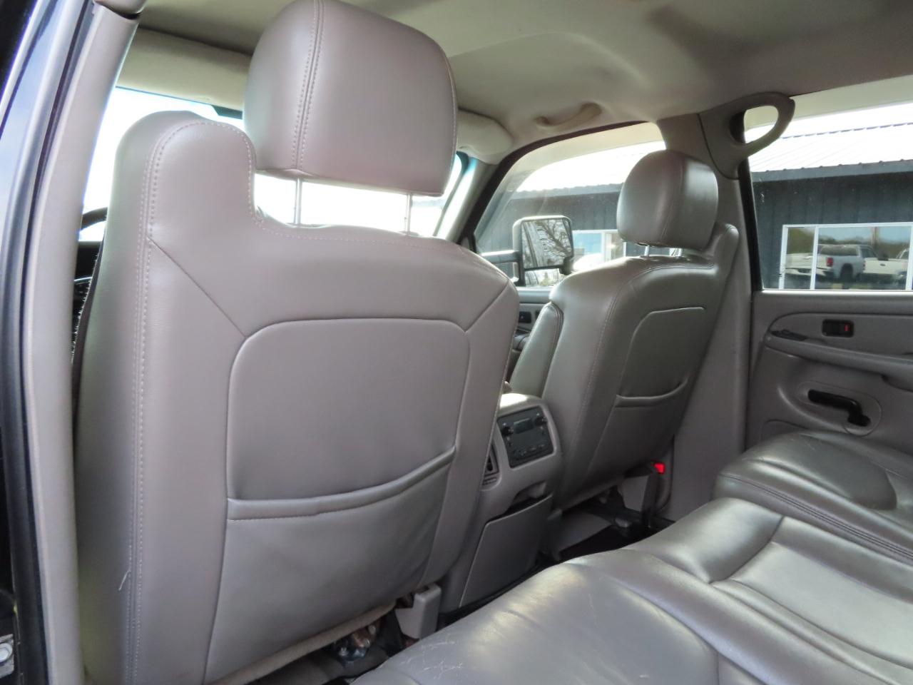 Chevrolet Silverado 2500HD Crew Cab 153" WB 4WD LT 2005