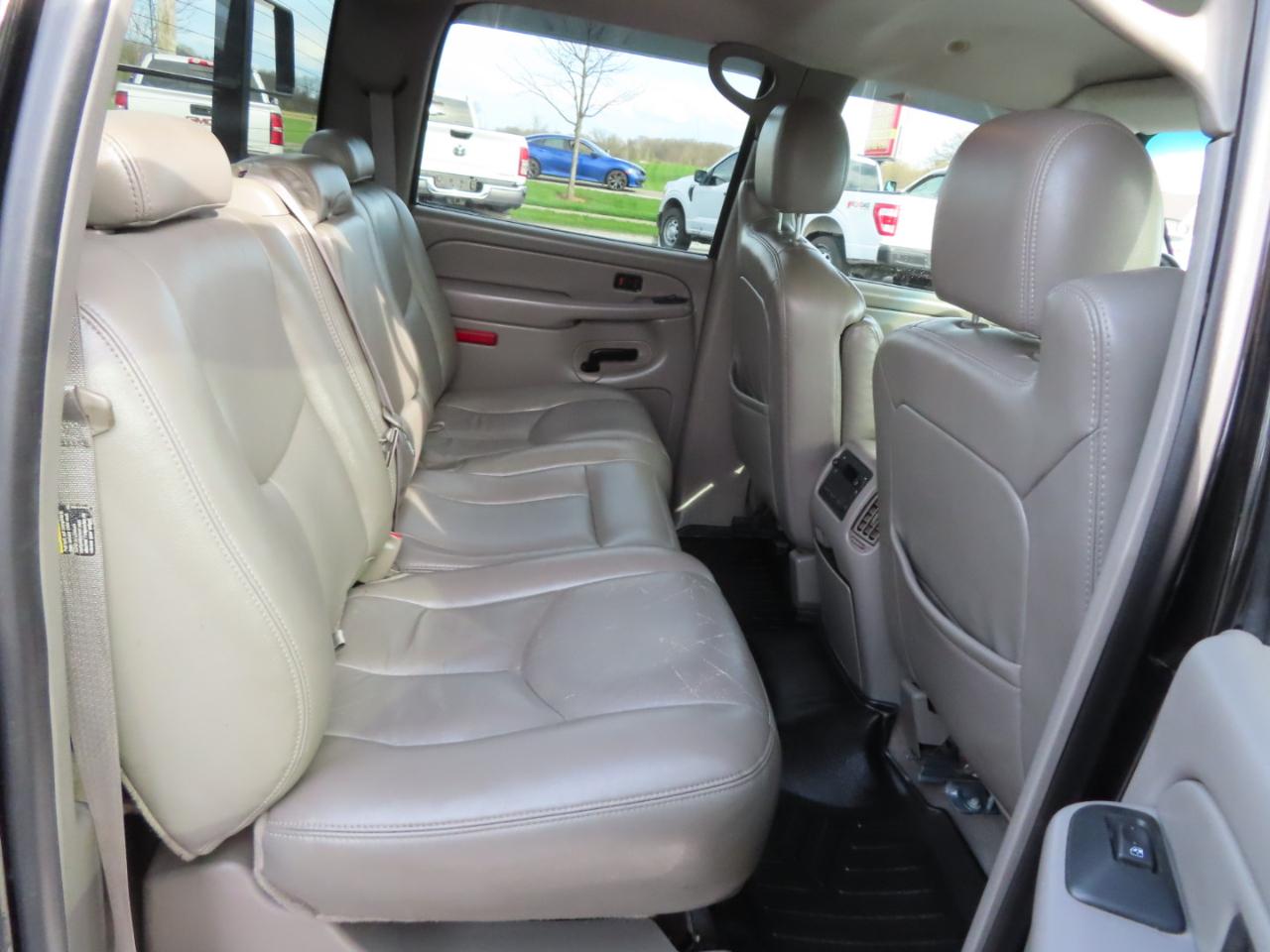 Chevrolet Silverado 2500HD Crew Cab 153" WB 4WD LT 2005