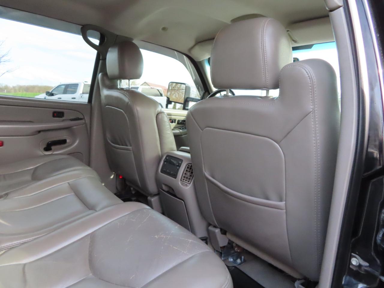 Chevrolet Silverado 2500HD Crew Cab 153" WB 4WD LT 2005