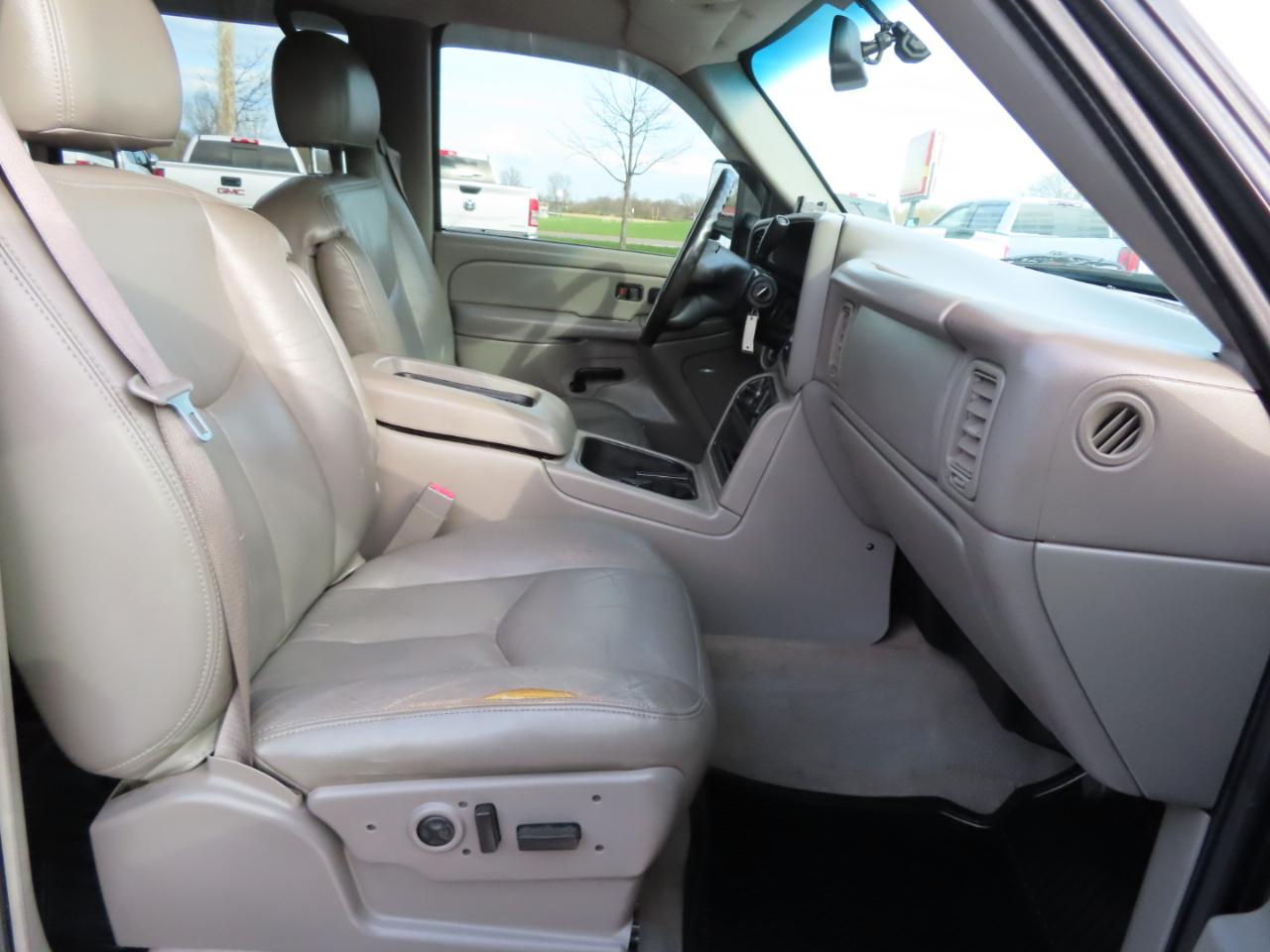 Chevrolet Silverado 2500HD Crew Cab 153" WB 4WD LT 2005