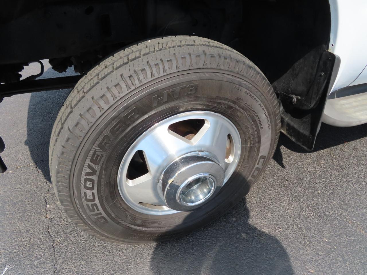 Ford Super Duty F-350 DRW Crew Cab 172" Lariat 4WD 2003