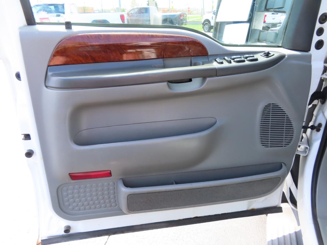 Ford Super Duty F-350 DRW Crew Cab 172" Lariat 4WD 2003