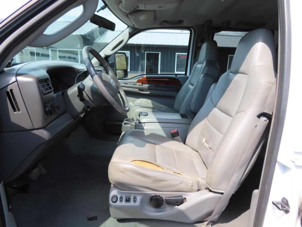 Ford Super Duty F-350 DRW Crew Cab 172" Lariat 4WD 2003