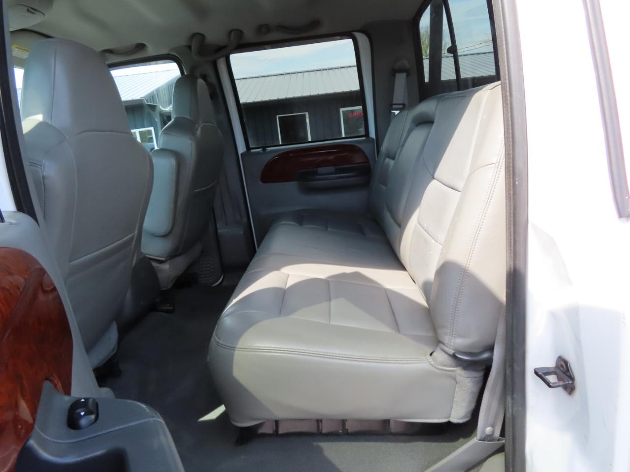 Ford Super Duty F-350 DRW Crew Cab 172" Lariat 4WD 2003