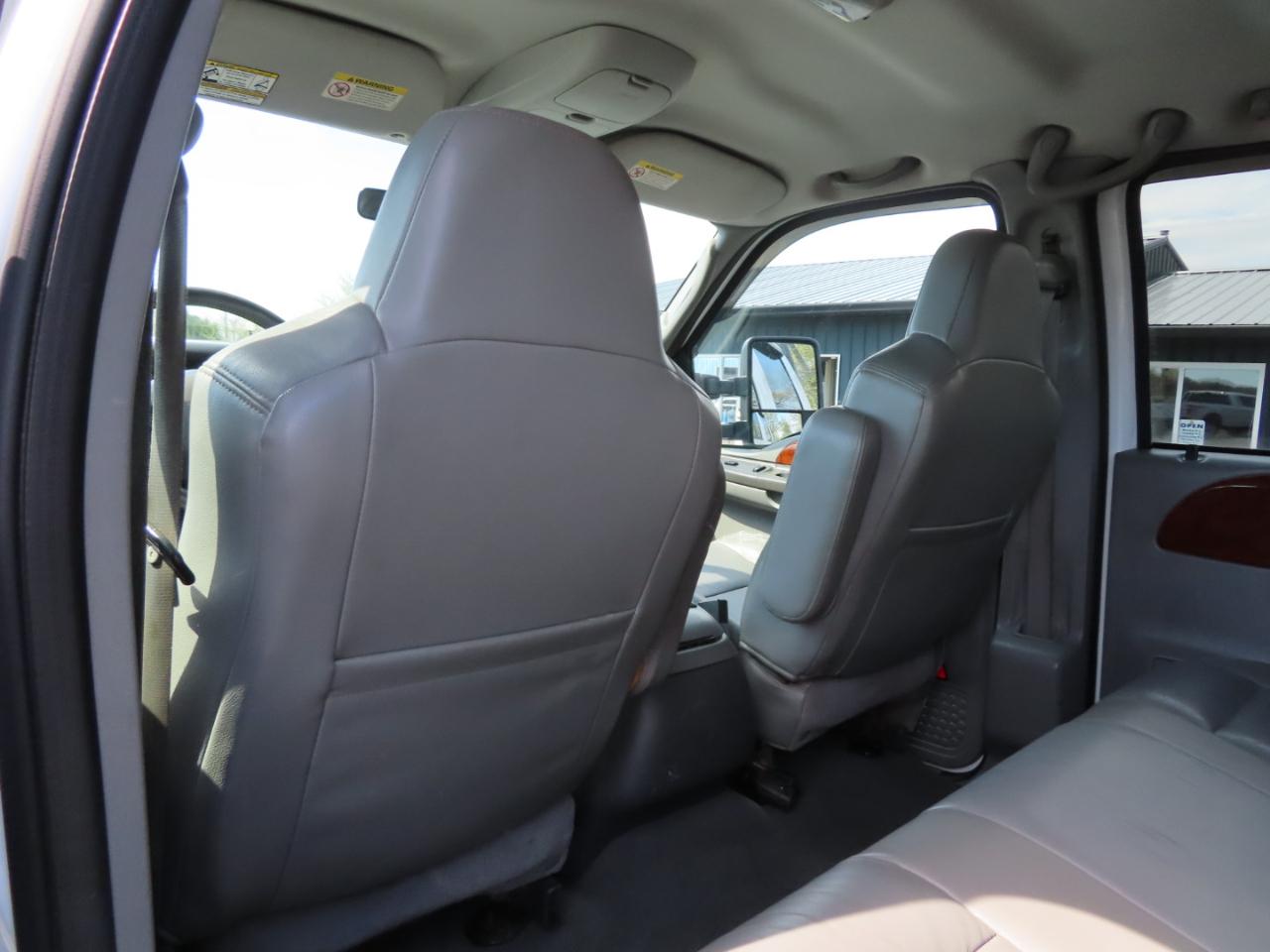 Ford Super Duty F-350 DRW Crew Cab 172" Lariat 4WD 2003