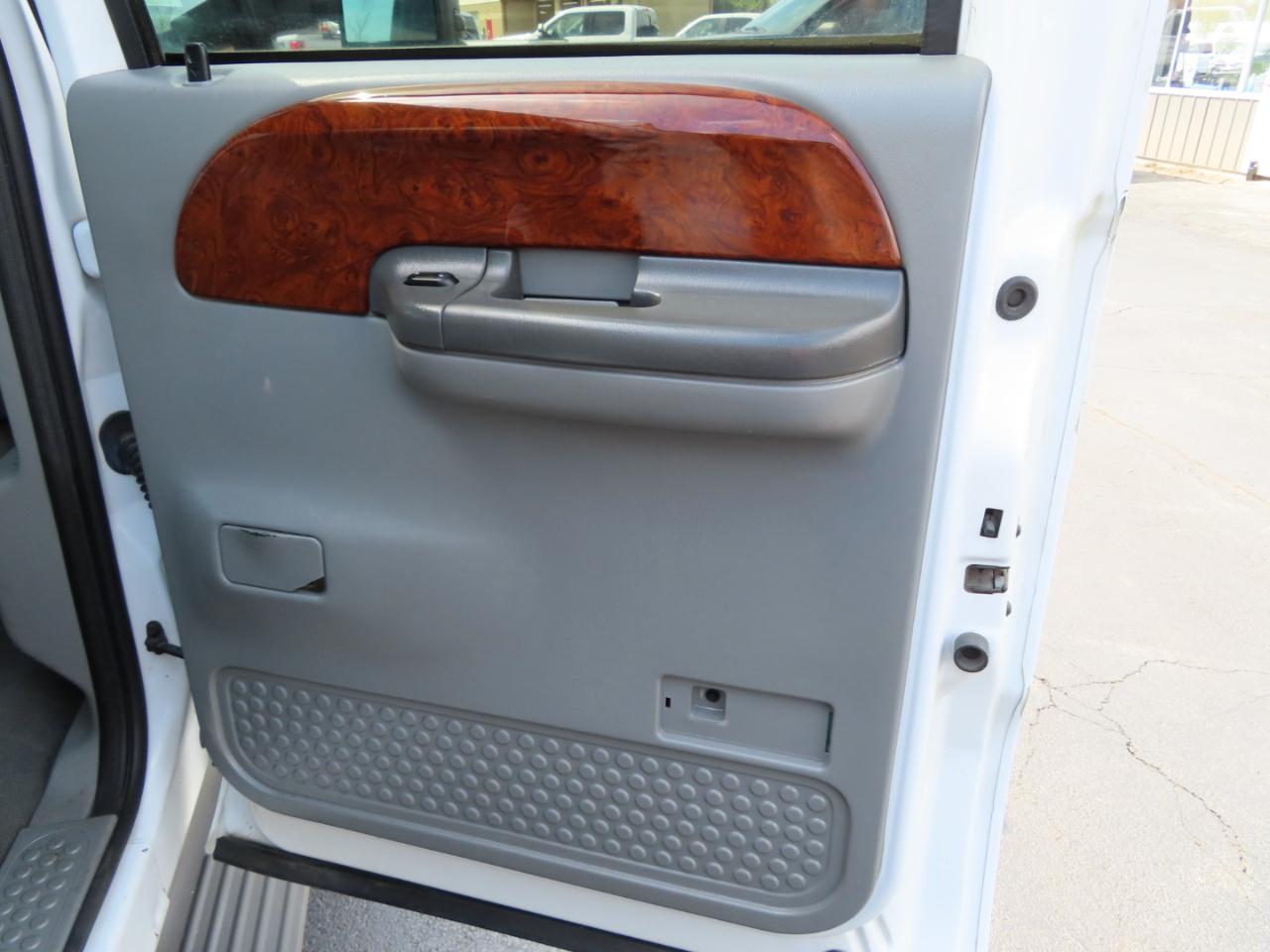 Ford Super Duty F-350 DRW Crew Cab 172" Lariat 4WD 2003