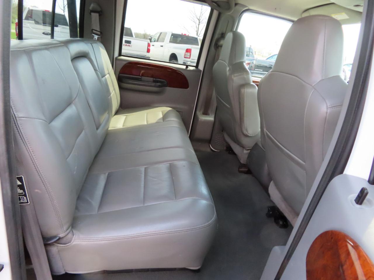 Ford Super Duty F-350 DRW Crew Cab 172" Lariat 4WD 2003