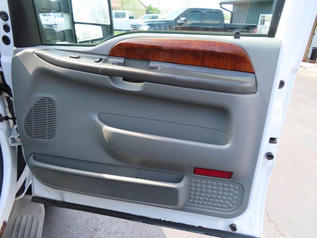 Ford Super Duty F-350 DRW Crew Cab 172" Lariat 4WD 2003