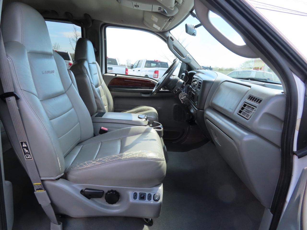 Ford Super Duty F-350 DRW Crew Cab 172" Lariat 4WD 2003