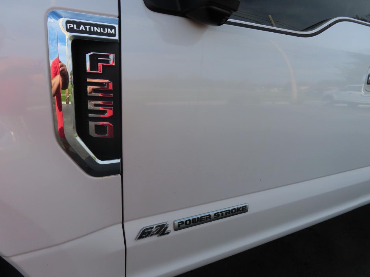 Ford Super Duty F-250 SRW Platinum 4WD Crew Cab 6.75' Box 2017