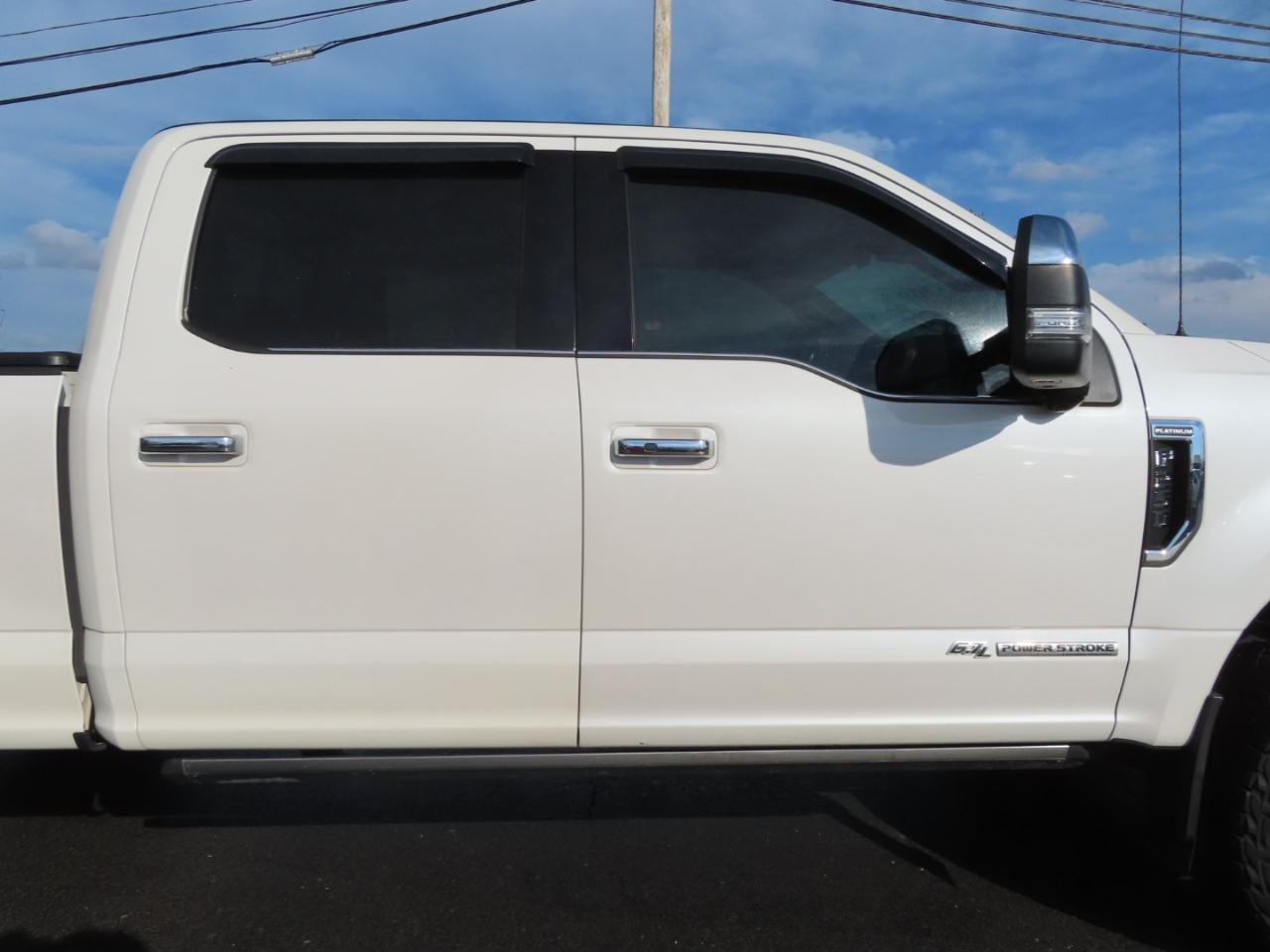 Ford Super Duty F-250 SRW Platinum 4WD Crew Cab 6.75' Box 2017