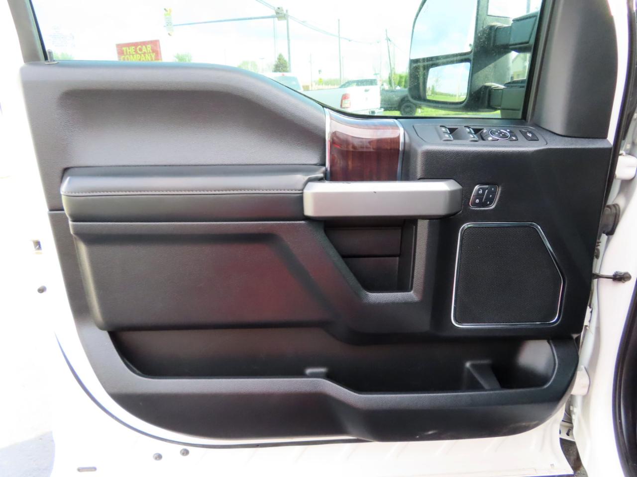 Ford Super Duty F-250 SRW Platinum 4WD Crew Cab 6.75' Box 2017