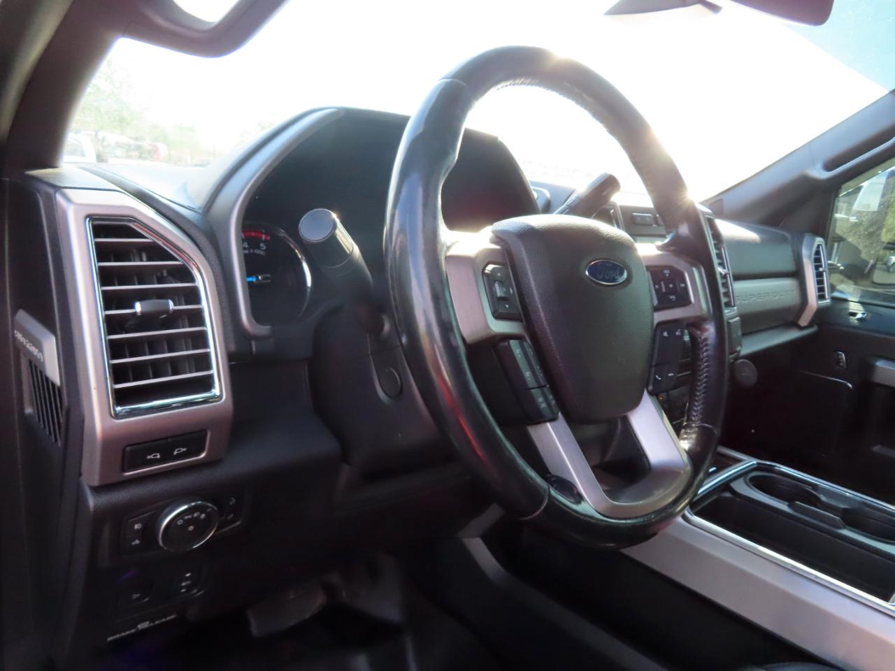 Ford Super Duty F-250 SRW Platinum 4WD Crew Cab 6.75' Box 2017