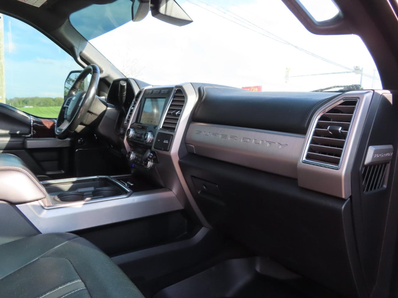 Ford Super Duty F-250 SRW Platinum 4WD Crew Cab 6.75' Box 2017