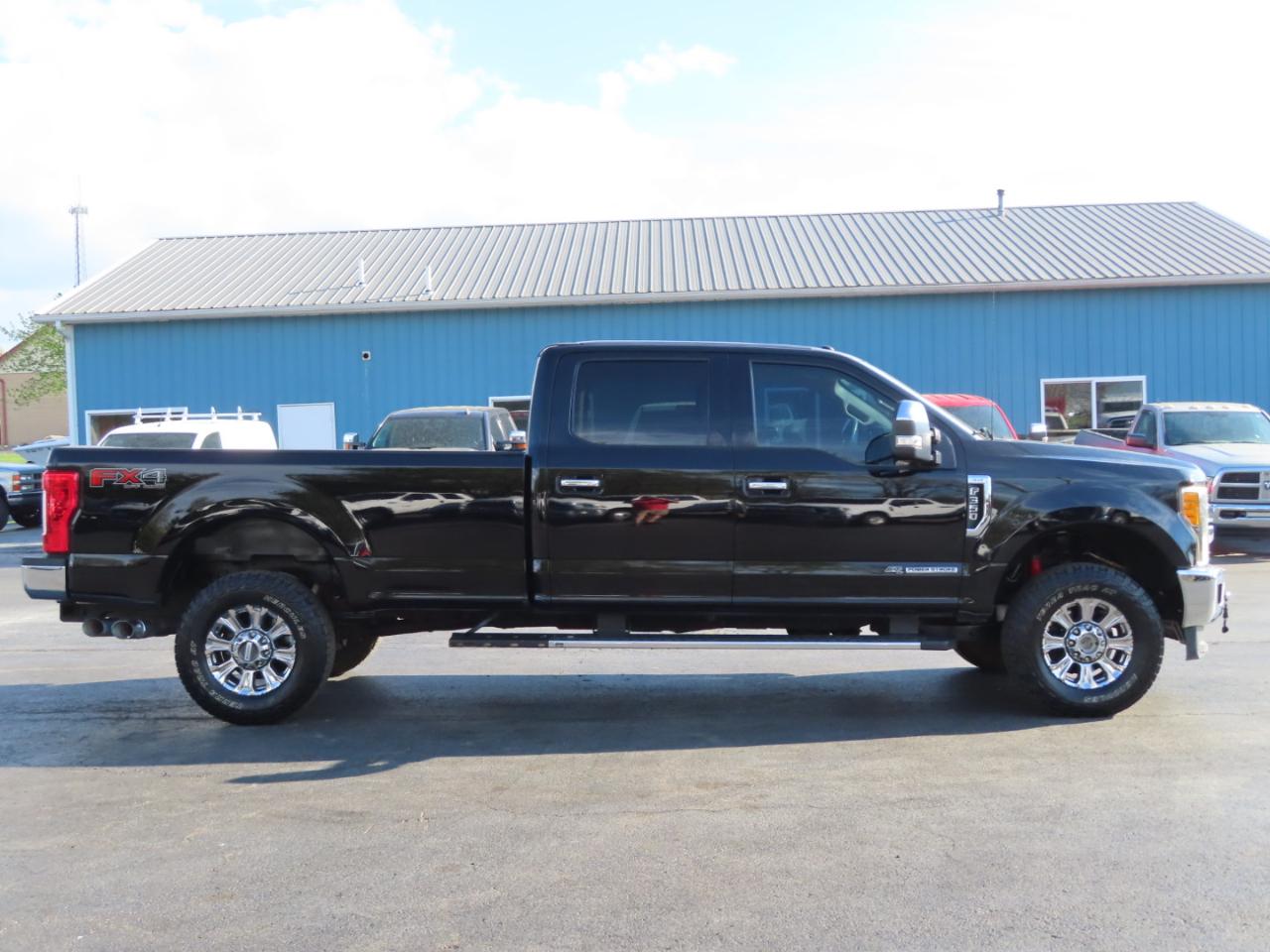 Ford Super Duty F-350 SRW XLT 4WD Crew Cab 8' Box 2017